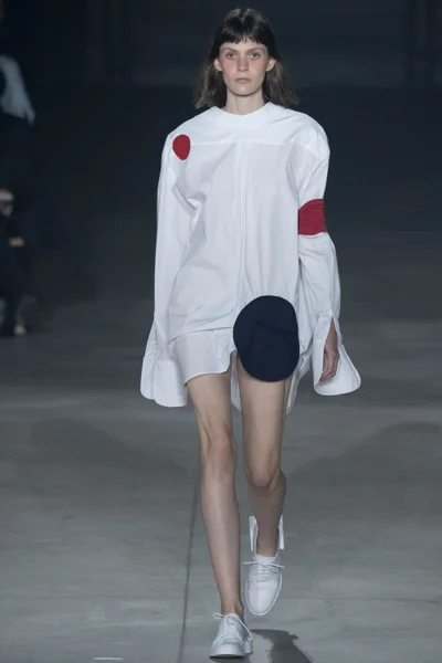 Look 32